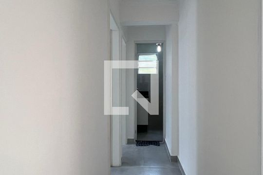 Corredor de apartamento para alugar com 3 quartos, 77m² em Alto de Pinheiros, São Paulo