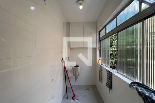 Área de Serviço de apartamento para alugar com 3 quartos, 77m² em Alto de Pinheiros, São Paulo