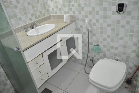 Banheiro de apartamento para alugar com 2 quartos, 52m² em Méier, Rio de Janeiro