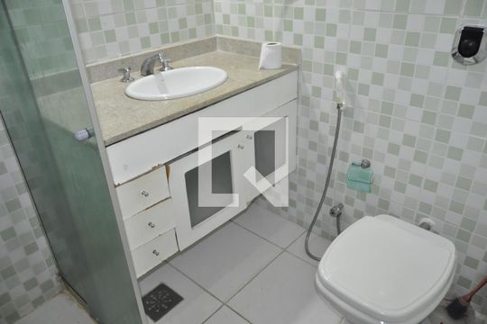 Banheiro de apartamento para alugar com 2 quartos, 52m² em Méier, Rio de Janeiro