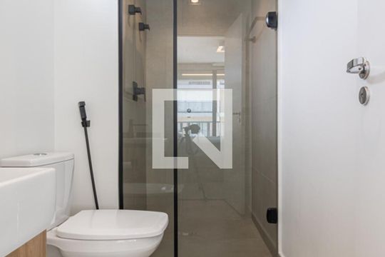 Banheiro de kitnet/studio à venda com 1 quarto, 29m² em Indianópolis, São Paulo