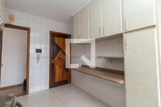 Cozinha de apartamento à venda com 3 quartos, 79m² em Vila Guilhermina, São Paulo