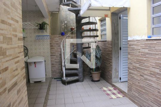 Quintal de casa à venda com 3 quartos, 153m² em Jardim Sao Ricardo, Guarulhos