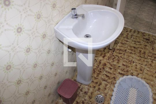 Banheiro 2 de casa à venda com 3 quartos, 153m² em Jardim Sao Ricardo, Guarulhos