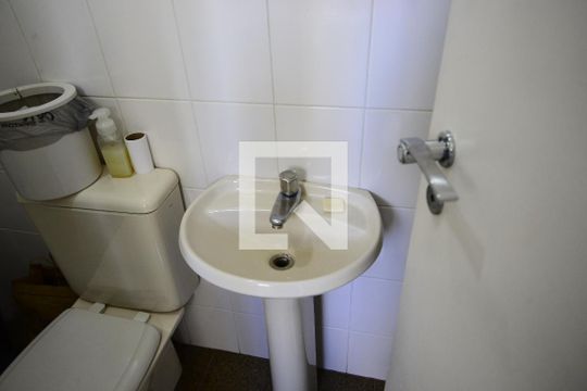 Banheiro de Serviço de apartamento para alugar com 3 quartos, 160m² em Chácara Klabin, São Paulo