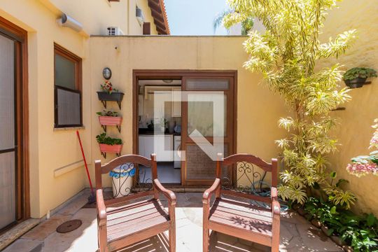 Quintal de casa de condomínio à venda com 3 quartos, 219m² em Tristeza, Porto Alegre