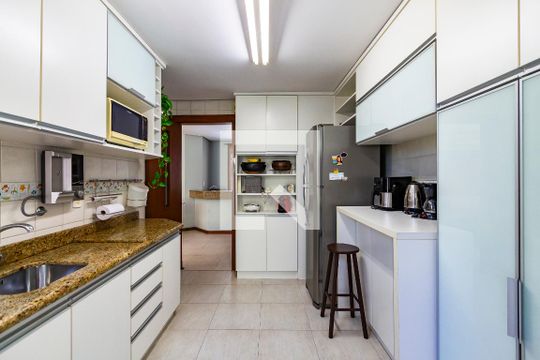 Cozinha de casa de condomínio à venda com 3 quartos, 219m² em Tristeza, Porto Alegre