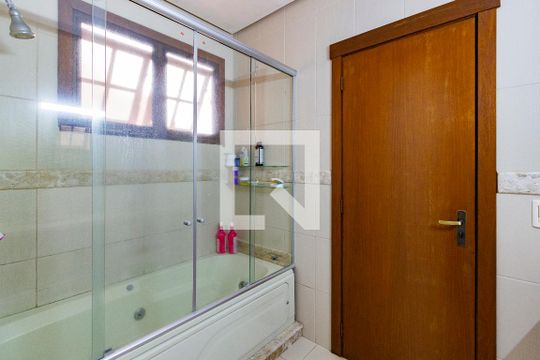 Banheiro da Suíte de casa de condomínio à venda com 3 quartos, 219m² em Tristeza, Porto Alegre