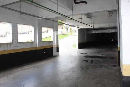 Garagem de apartamento para alugar com 2 quartos, 56m² em Granja Viana, Cotia