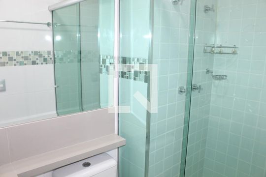 Banheiro Social de apartamento para alugar com 2 quartos, 56m² em Granja Viana, Cotia
