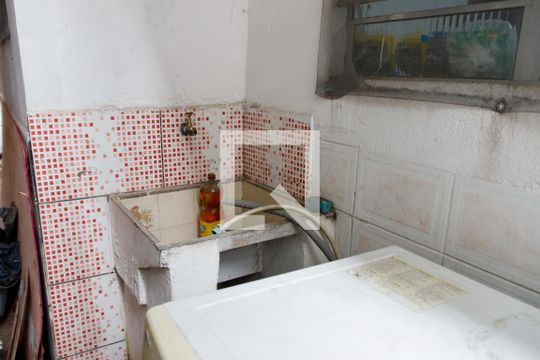 Lavanderia de casa à venda com 5 quartos, 188m² em Santa Maria, Osasco
