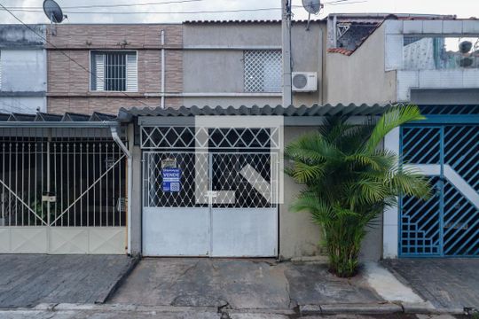 Fachada de casa à venda com 2 quartos, 600m² em Jardim Taboao, São Paulo