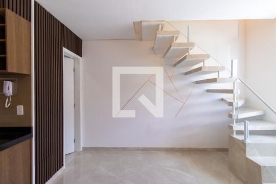 Sala de casa de condomínio para alugar com 2 quartos, 48m² em Chácara Ondas Verdes, Cotia