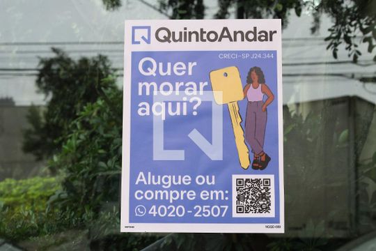 Placa instalada na fachada do condomínio de apartamento à venda com 2 quartos, 56m² em Vila Santana, São Paulo