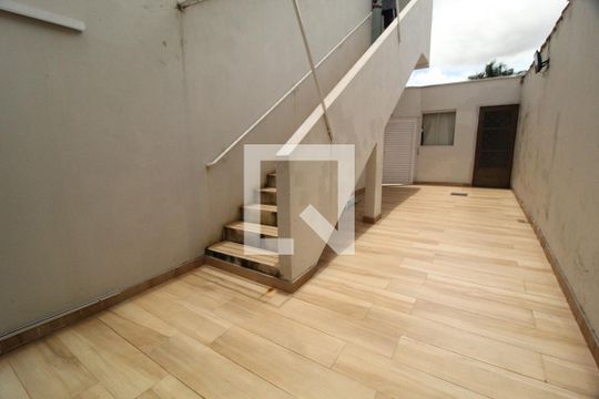Área comum de kitnet/studio para alugar com 1 quarto, 50m² em Jardim Karaíba, Uberlândia