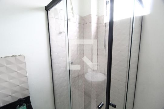 Banheiro de kitnet/studio para alugar com 1 quarto, 50m² em Jardim Karaíba, Uberlândia