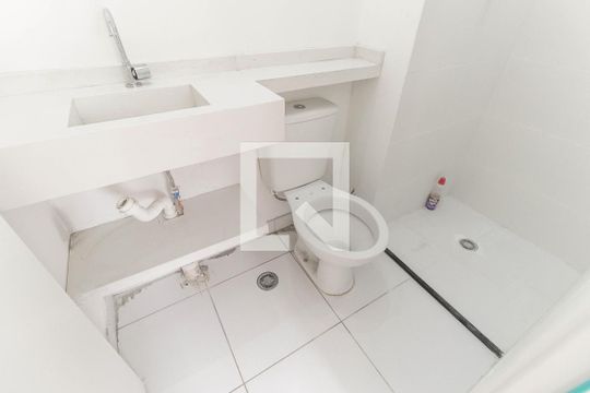 Banheiro de apartamento para alugar com 2 quartos, 32m² em Colônia (zona Leste), São Paulo