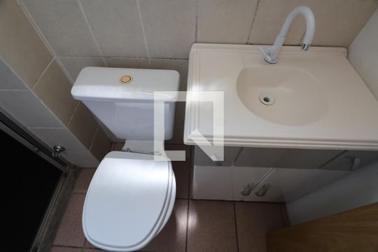 Banheiro  de apartamento à venda com 2 quartos, 50m² em Igara, Canoas