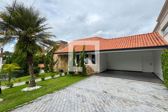 Fachada de casa de condomínio à venda com 4 quartos, 250m² em Tamboré, Santana de Parnaíba