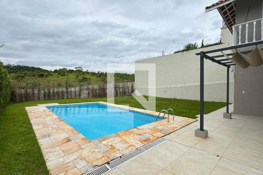 Piscina de casa de condomínio à venda com 4 quartos, 250m² em Tamboré, Santana de Parnaíba