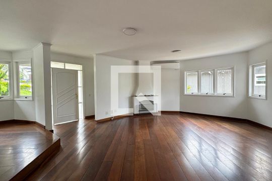 Sala de casa de condomínio à venda com 4 quartos, 250m² em Tamboré, Santana de Parnaíba