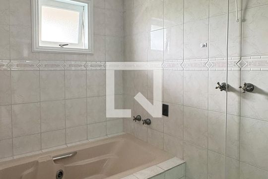 Banheiro da Suíte 2 de casa de condomínio à venda com 4 quartos, 250m² em Tamboré, Santana de Parnaíba