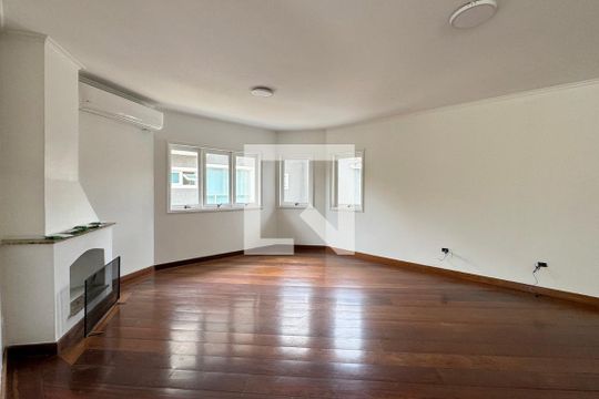 Sala de casa de condomínio à venda com 4 quartos, 250m² em Tamboré, Santana de Parnaíba