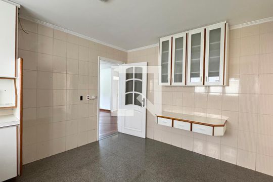 Cozinha de casa de condomínio à venda com 4 quartos, 250m² em Tamboré, Santana de Parnaíba