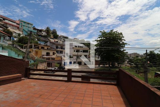 Quintal de casa à venda com 3 quartos, 295m² em Tauá, Rio de Janeiro