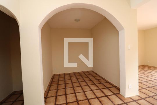 Sala de casa à venda com 3 quartos, 295m² em Tauá, Rio de Janeiro