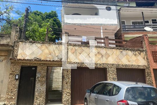 Fachada de casa à venda com 3 quartos, 295m² em Tauá, Rio de Janeiro