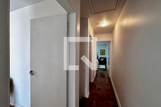 Corredor Quartos  de casa à venda com 3 quartos, 90m² em Jardim Caravelas, São Paulo