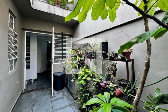 Quintal  de casa à venda com 3 quartos, 90m² em Jardim Caravelas, São Paulo