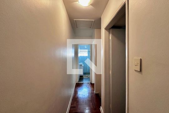 Corredor Quartos  de casa à venda com 3 quartos, 90m² em Jardim Caravelas, São Paulo