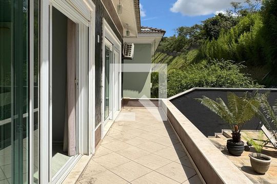 varanda da Suíte 2 de casa de condomínio à venda com 4 quartos, 403m² em Parque Sinai, Santana de Parnaíba