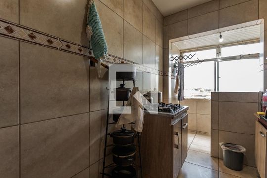 Cozinha e Área de Serviço de apartamento para alugar com 2 quartos, 70m² em Rubem Berta, Porto Alegre