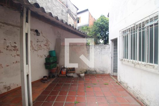 Quintal de casa à venda com 3 quartos, 152m² em Vila Dionisia, São Paulo