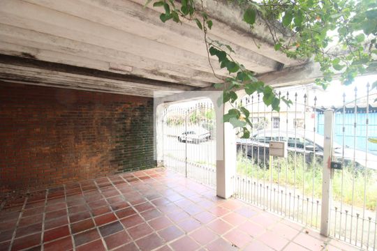 Garagem de casa à venda com 3 quartos, 152m² em Vila Dionisia, São Paulo