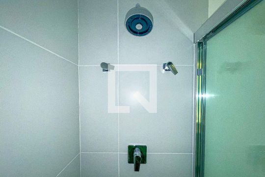 Banheiro de apartamento para alugar com 2 quartos, 66m² em Pinheiros, São Paulo