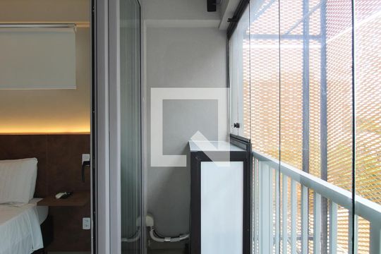 Varanda de kitnet/studio à venda com 1 quarto, 30m² em Indianópolis, São Paulo