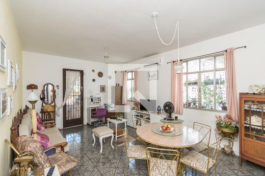 Casa à venda com 4 quartos, 200m² em Brás de Pina, Rio de Janeiro