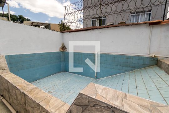 Piscina de casa à venda com 4 quartos, 200m² em Brás de Pina, Rio de Janeiro