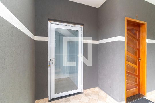 Elevador PCD de apartamento para alugar com 2 quartos, 44m² em Parque Cruzeiro do Sul, São Paulo
