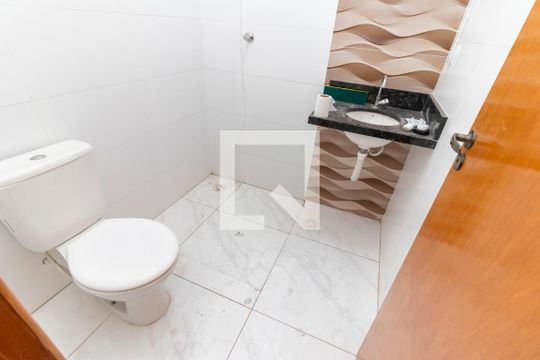 Banheiro de apartamento para alugar com 2 quartos, 44m² em Parque Cruzeiro do Sul, São Paulo