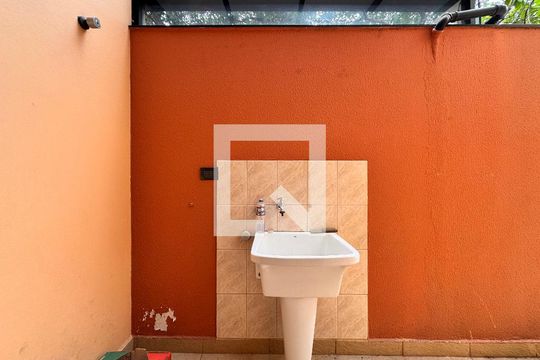 Lavanderia edícula de casa para alugar com 3 quartos, 309m² em Parque Novo Oratório, Santo André