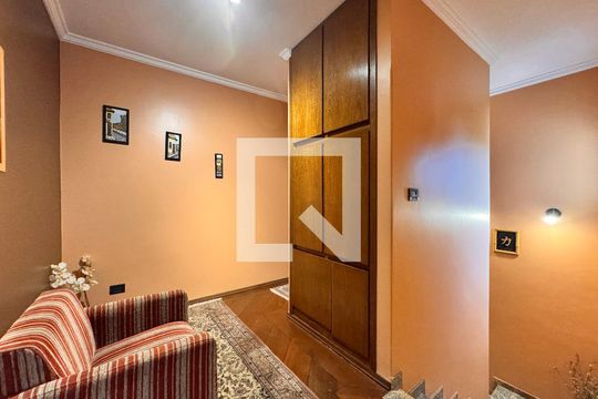 Hall entre os quartos de casa para alugar com 3 quartos, 309m² em Parque Novo Oratório, Santo André