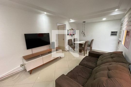 Casa de Condomínio para alugar com 3 quartos, 82m² em Jardim Ipes, Cotia