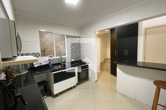 Cozinha de casa de condomínio para alugar com 3 quartos, 82m² em Jardim Ipes, Cotia