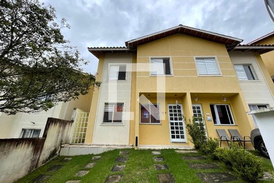 Fachada de casa de condomínio para alugar com 3 quartos, 82m² em Jardim Ipes, Cotia
