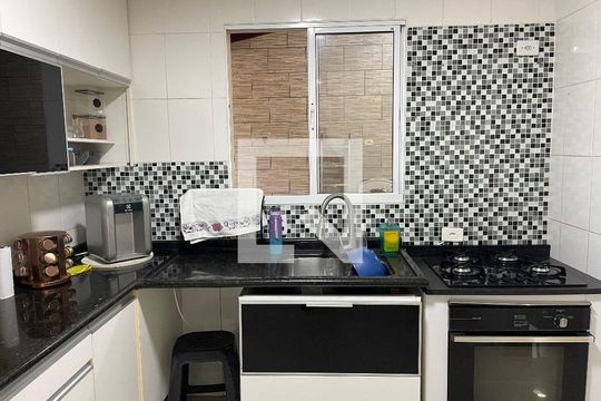 Cozinha de casa de condomínio para alugar com 3 quartos, 82m² em Jardim Ipes, Cotia